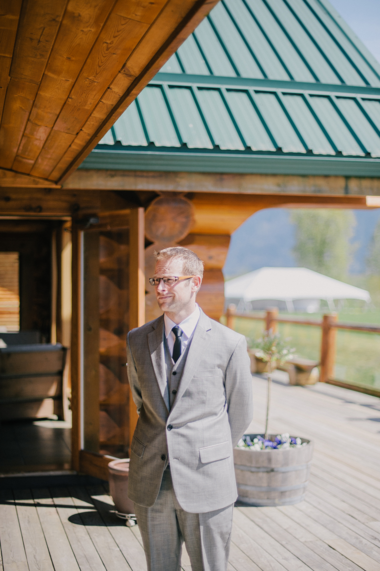 bride and groom first look at fraser river lodge