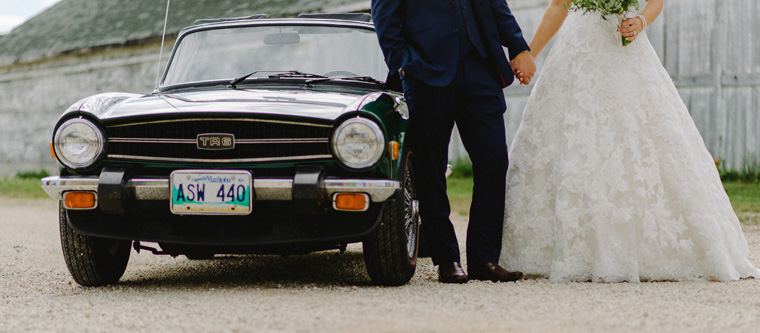 wedding photo with vintage car