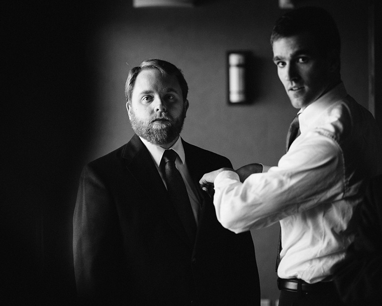 candid des moines wedding photography