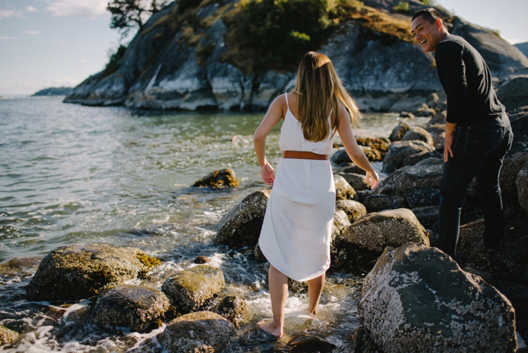 vancouver candid engagement photographer