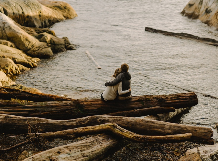 engagement photos on vancouver beach