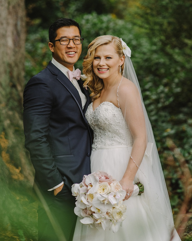 candid stanley park wedding photos