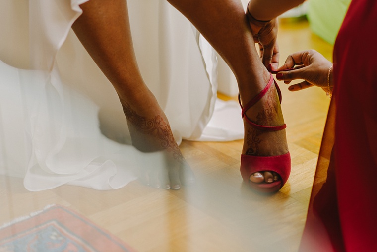 sri lanka bride getting ready