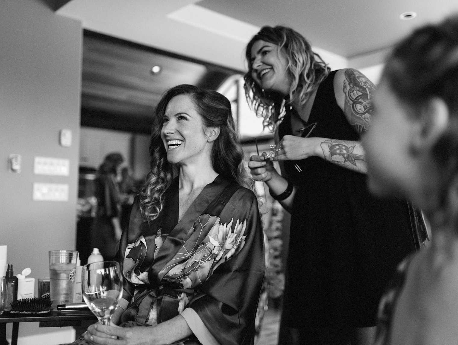 candid kelowna wedding photographer