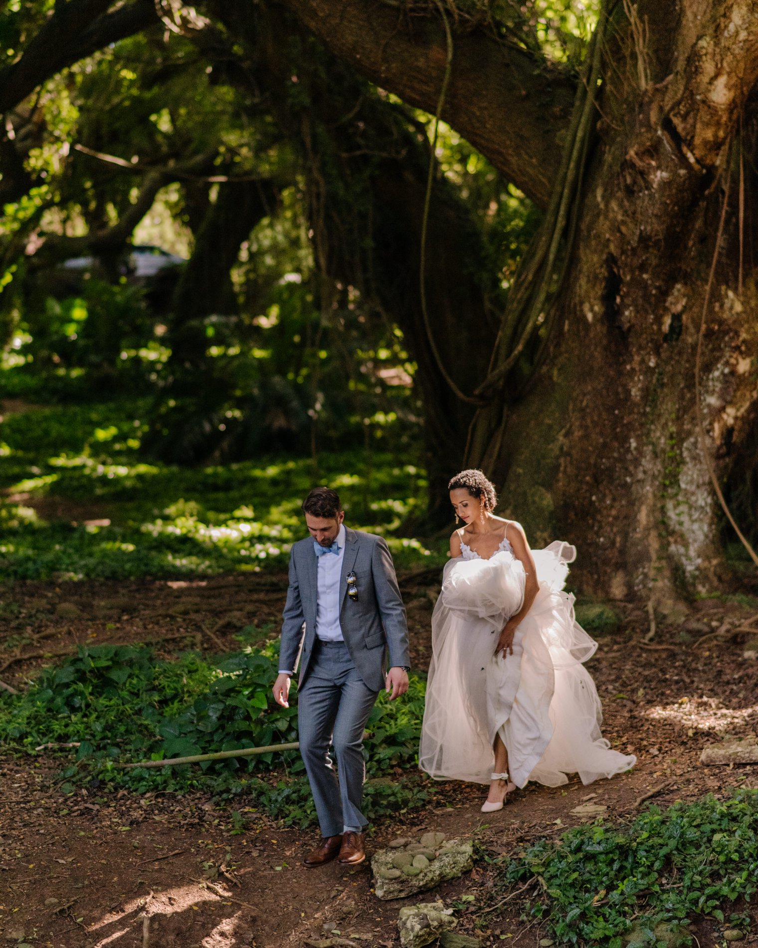 candid honolua bay forest wedding photos