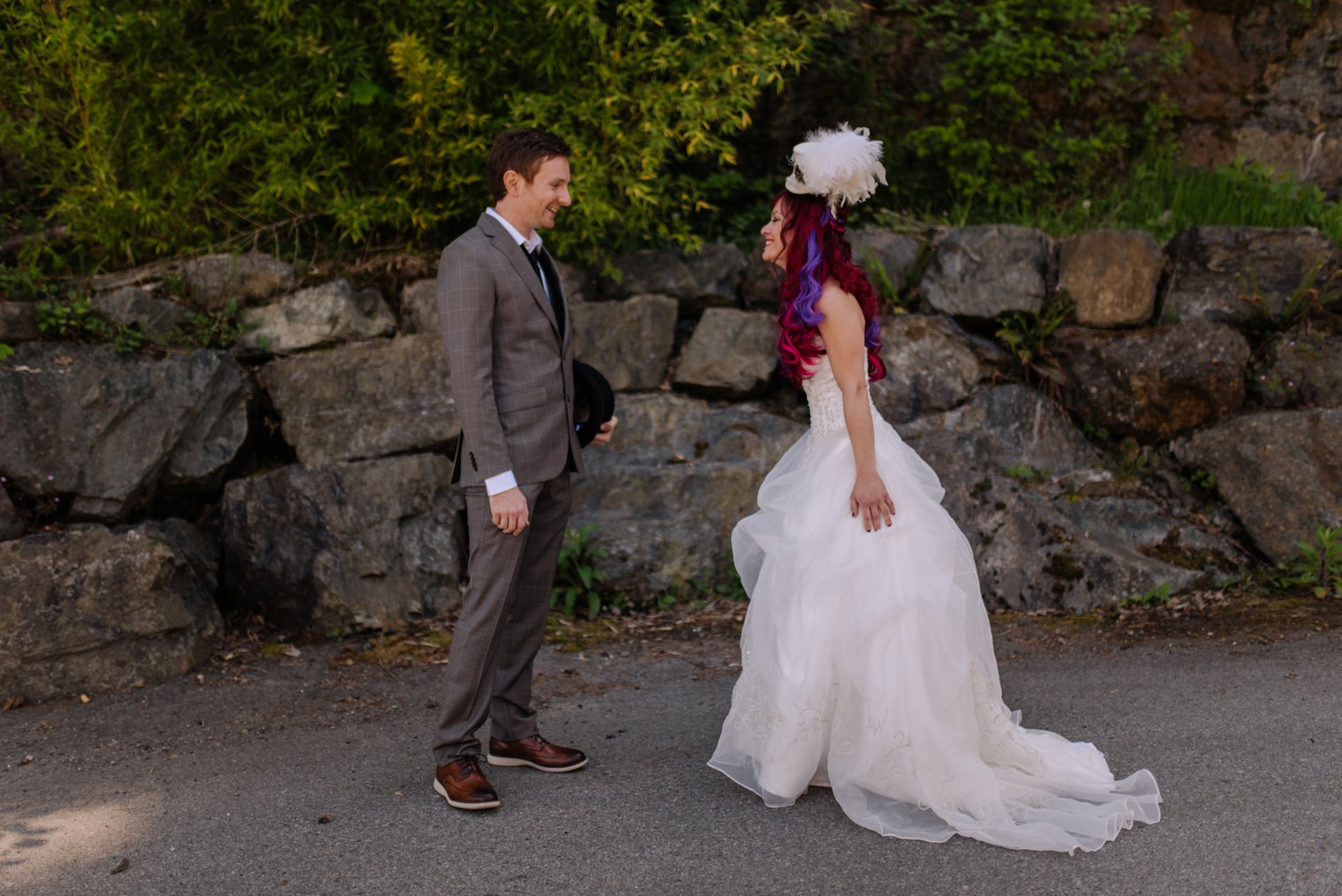 candid bowen island wedding photography