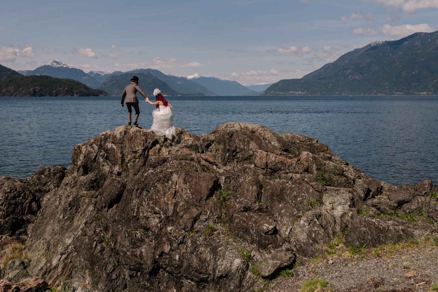 candid bowen island wedding photos